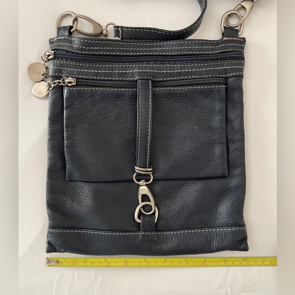 Soft Italian Leather Crossbody Messenger Bag - Picture 3 of 4